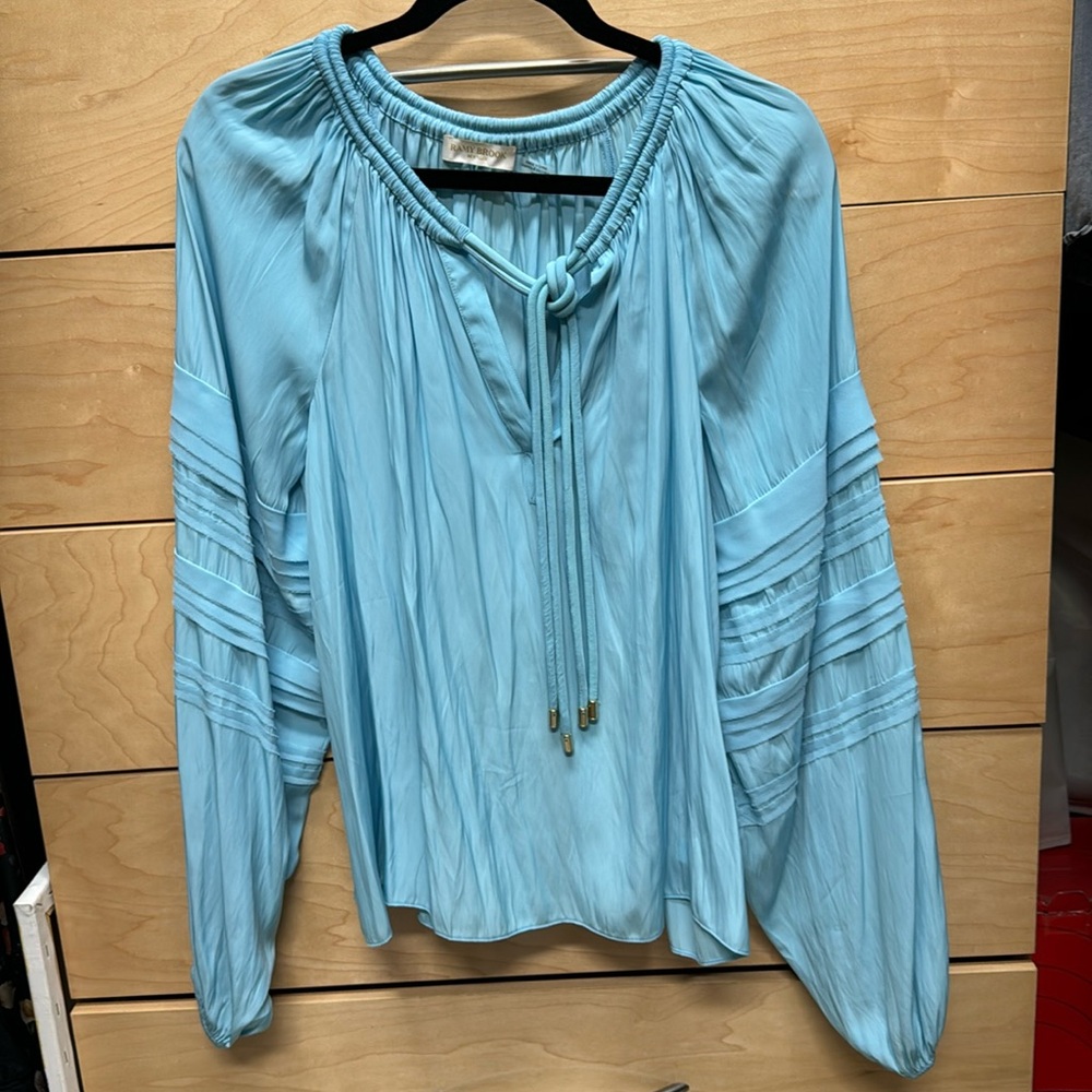Beautiful silky flowy blouse